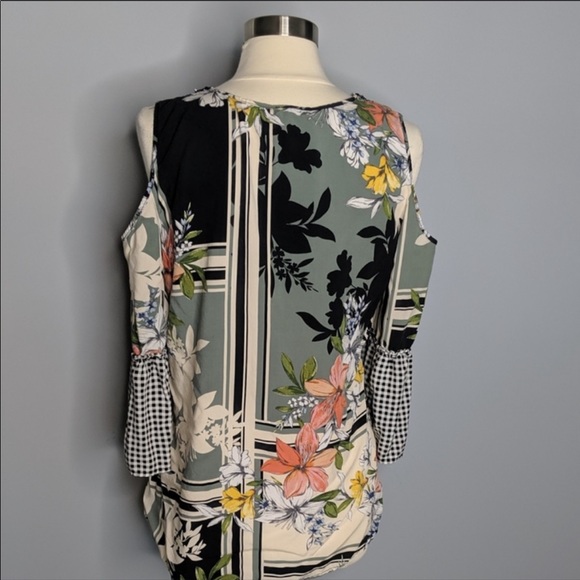 Spense V Neck gingham floral cold shoulder top - Picture 2 of 8